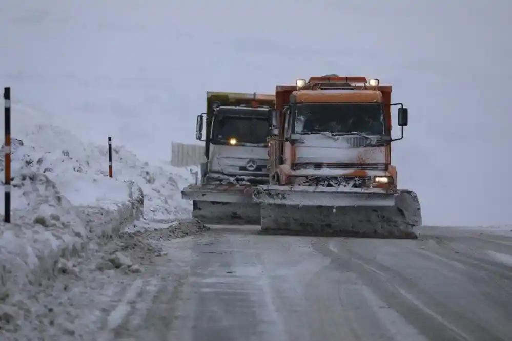 Erzincan'da kardan 31 köy yolu ulaşıma kapalı
