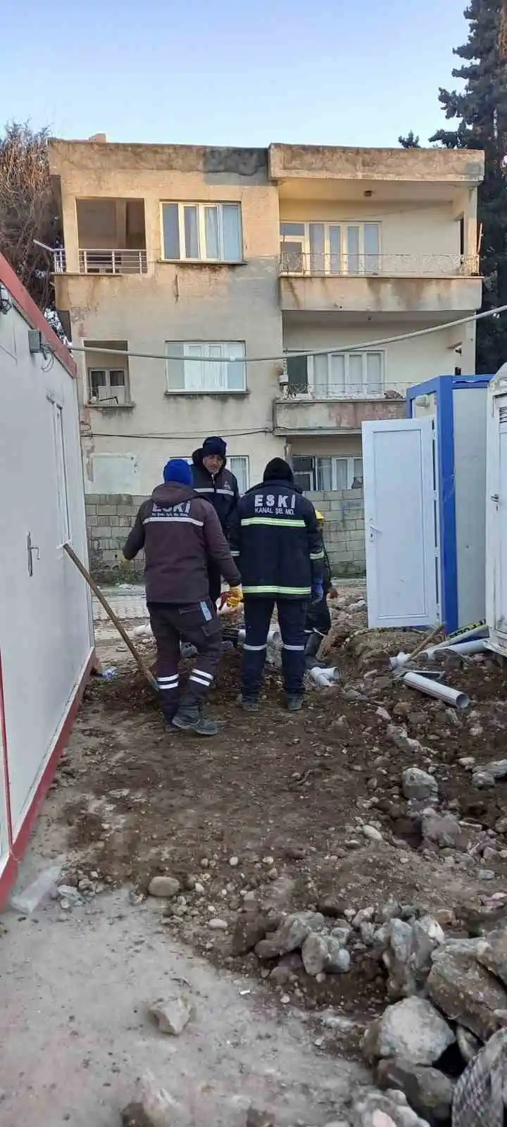 ESKİ, 70 personel ve 21 iş makinası ile deprem bölgesinde