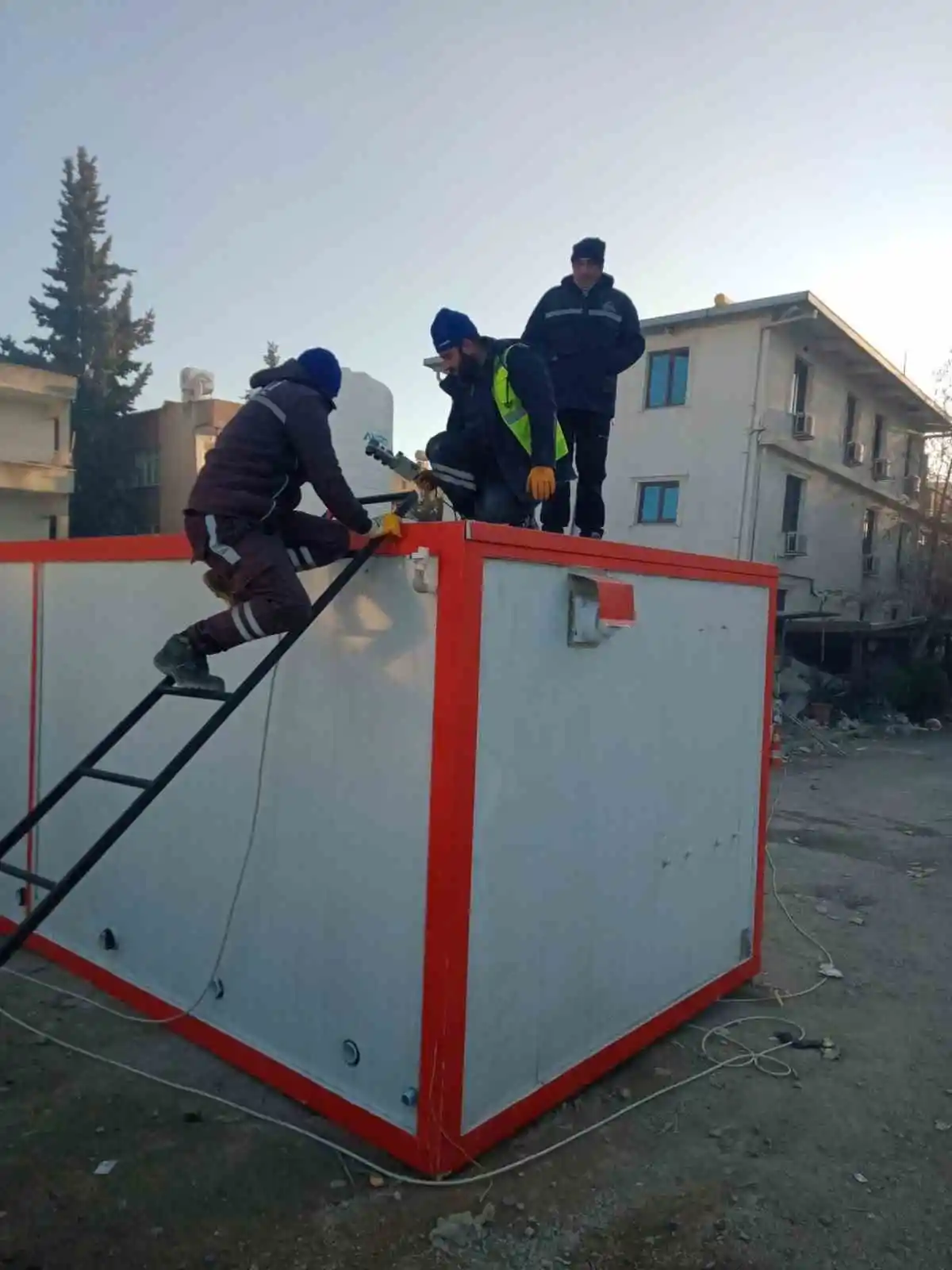 ESKİ, 70 personel ve 21 iş makinası ile deprem bölgesinde

