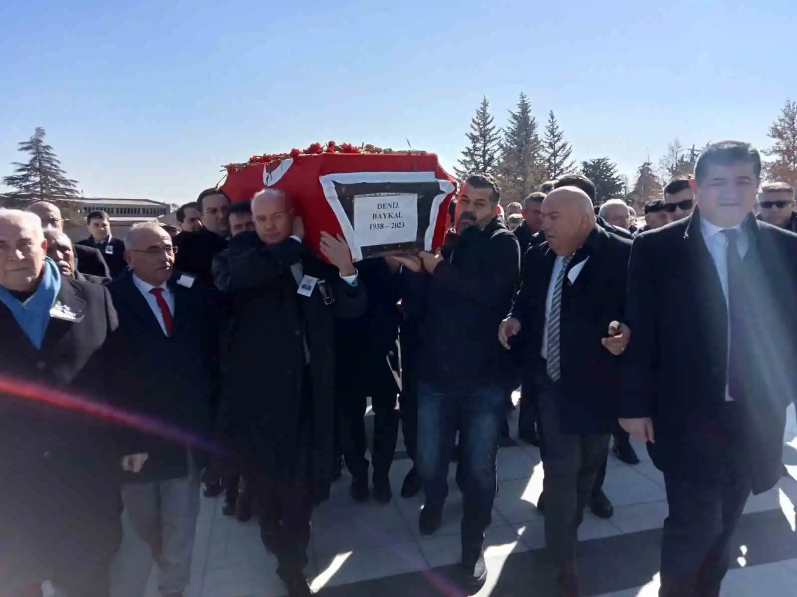 Eski CHP Genel Başkanı Baykal, Devlet Mezarlığında toprağa verildi