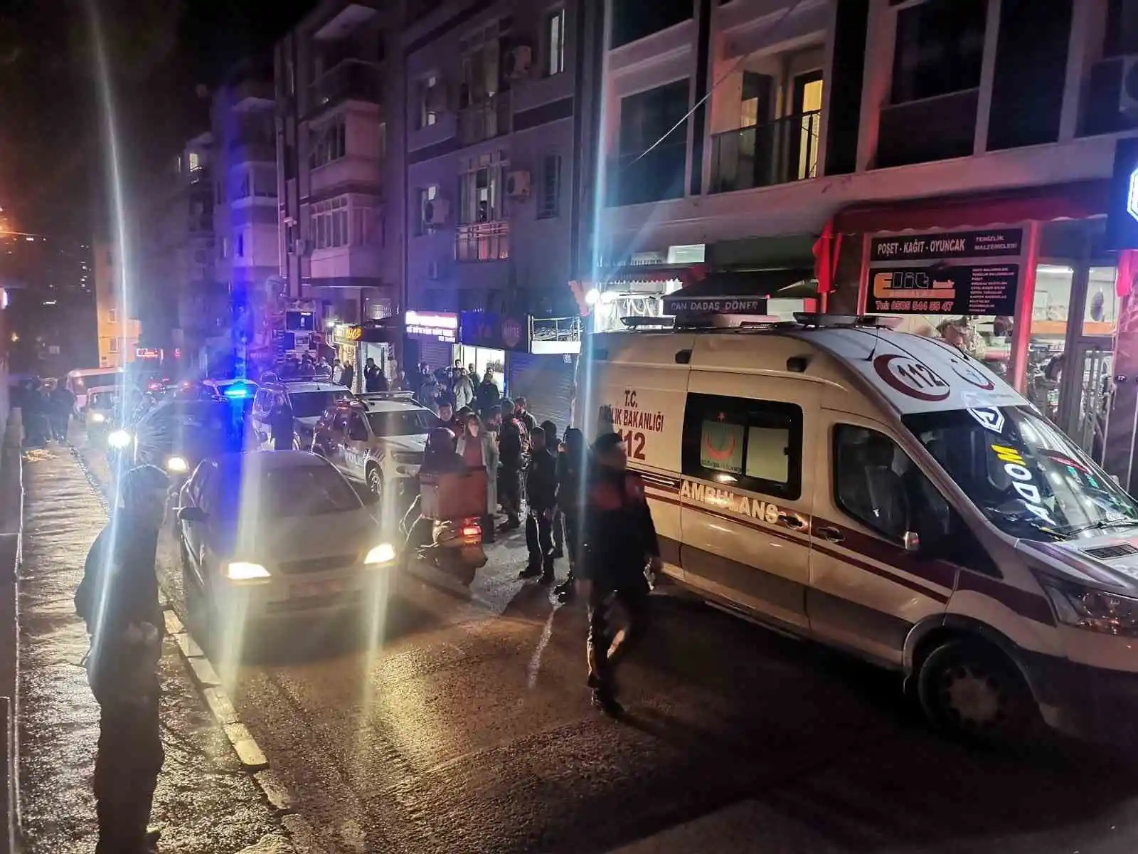 Eski kız arkadaşı ve bir kişiyi yaraladı, ardından kendini vurdu
