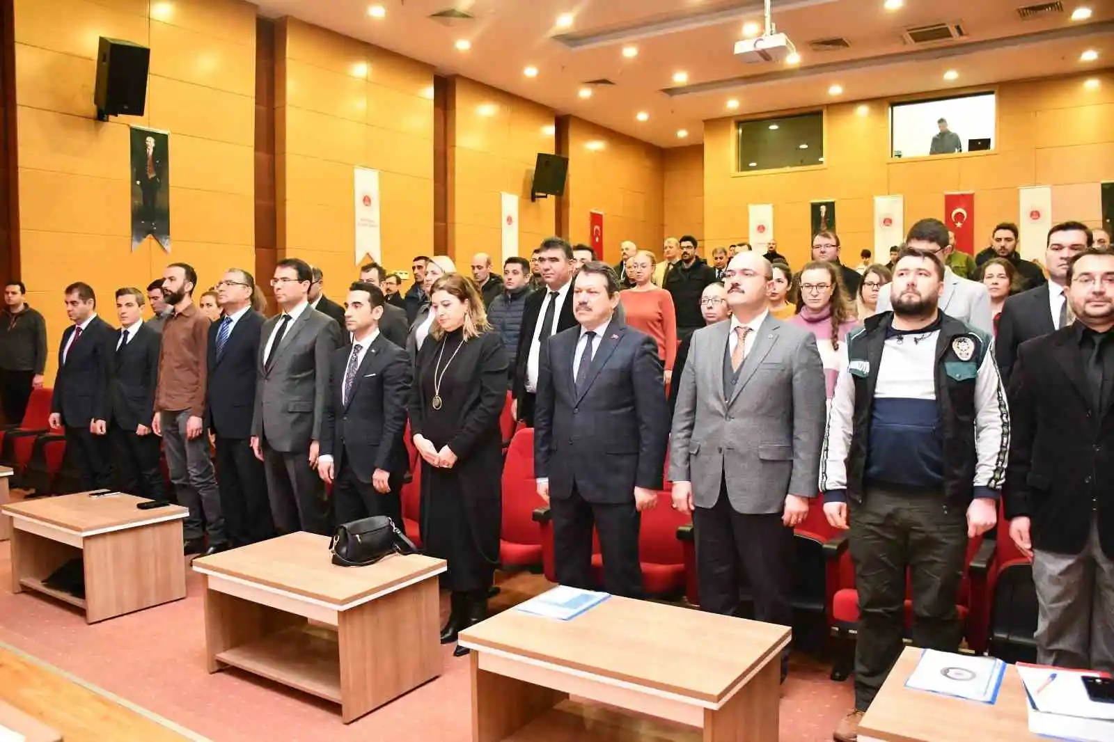 Eskişehir Adliyesi'nde afetzedeler için dua ve saygı duruşu