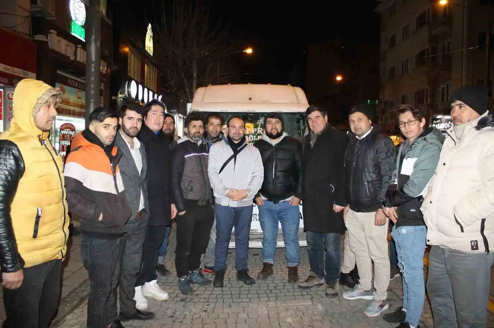 Eskişehir'deki Afganistanlılar deprem bölgesine yardım gönderdi
