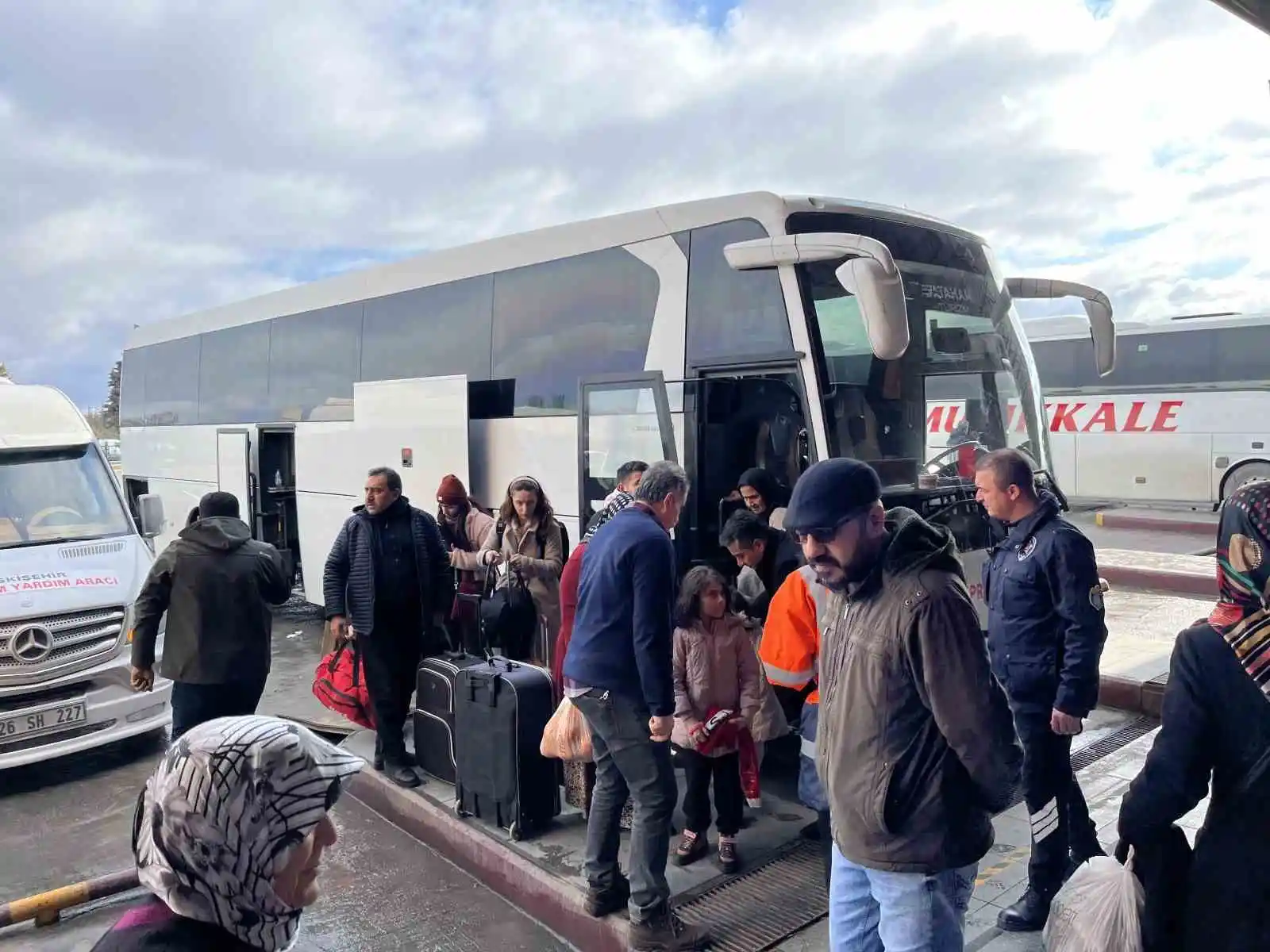 Eskişehir'e gelen depremzedeler o anları gözyaşları ile anlattı