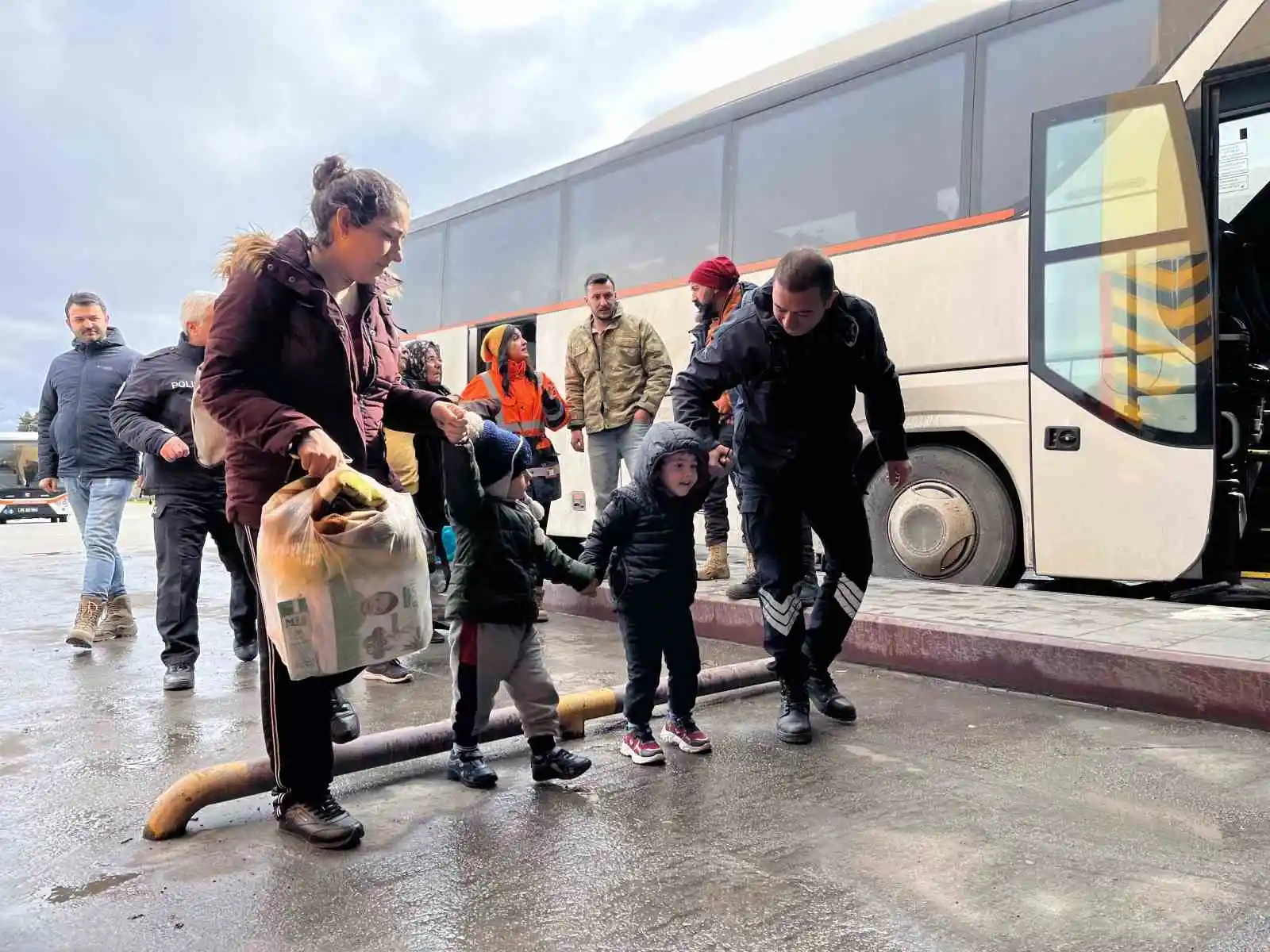Eskişehir’e gelen depremzedeler o anları gözyaşları ile anlattı
