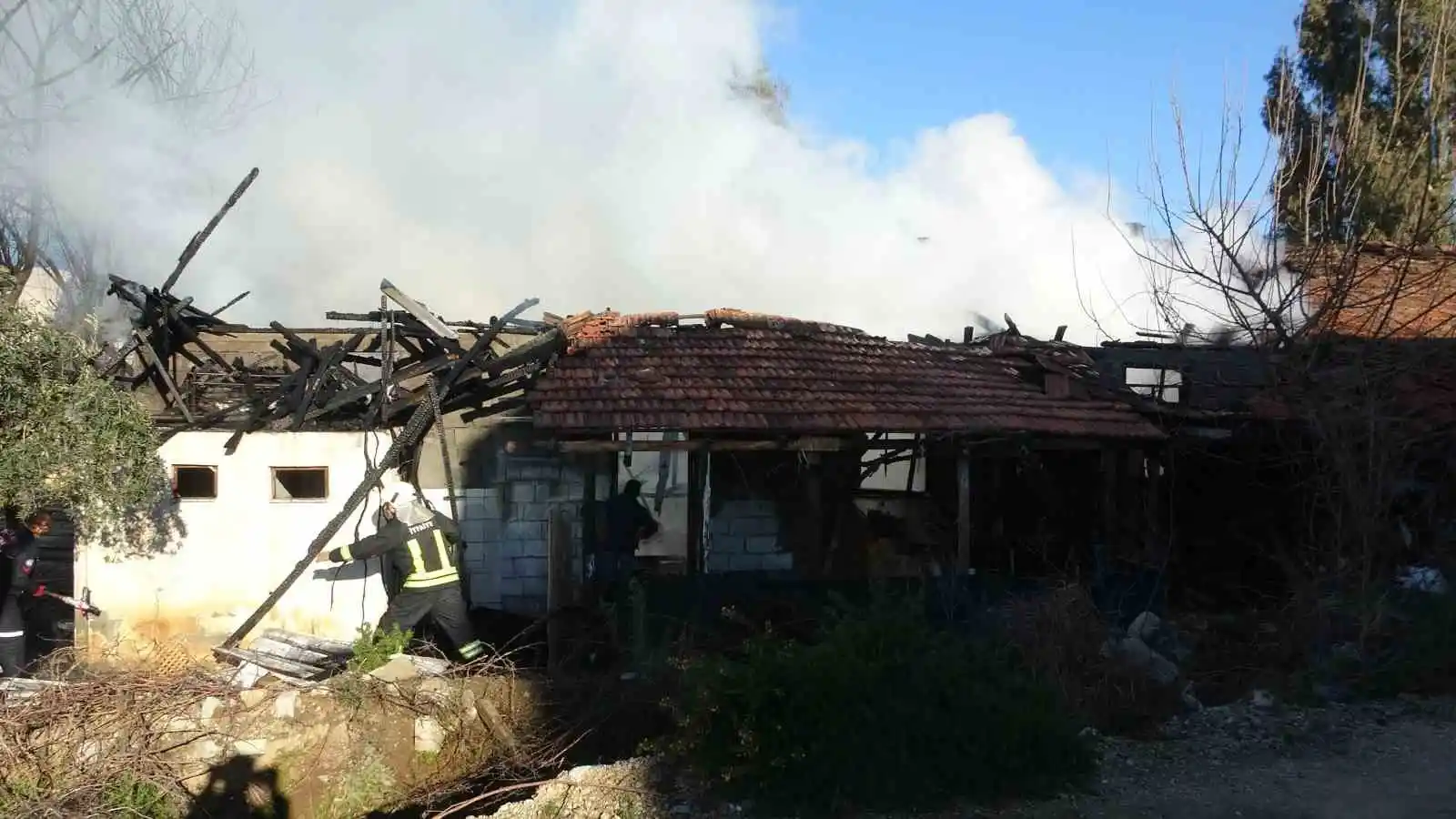 Fethiye'de iş yeri yangını
