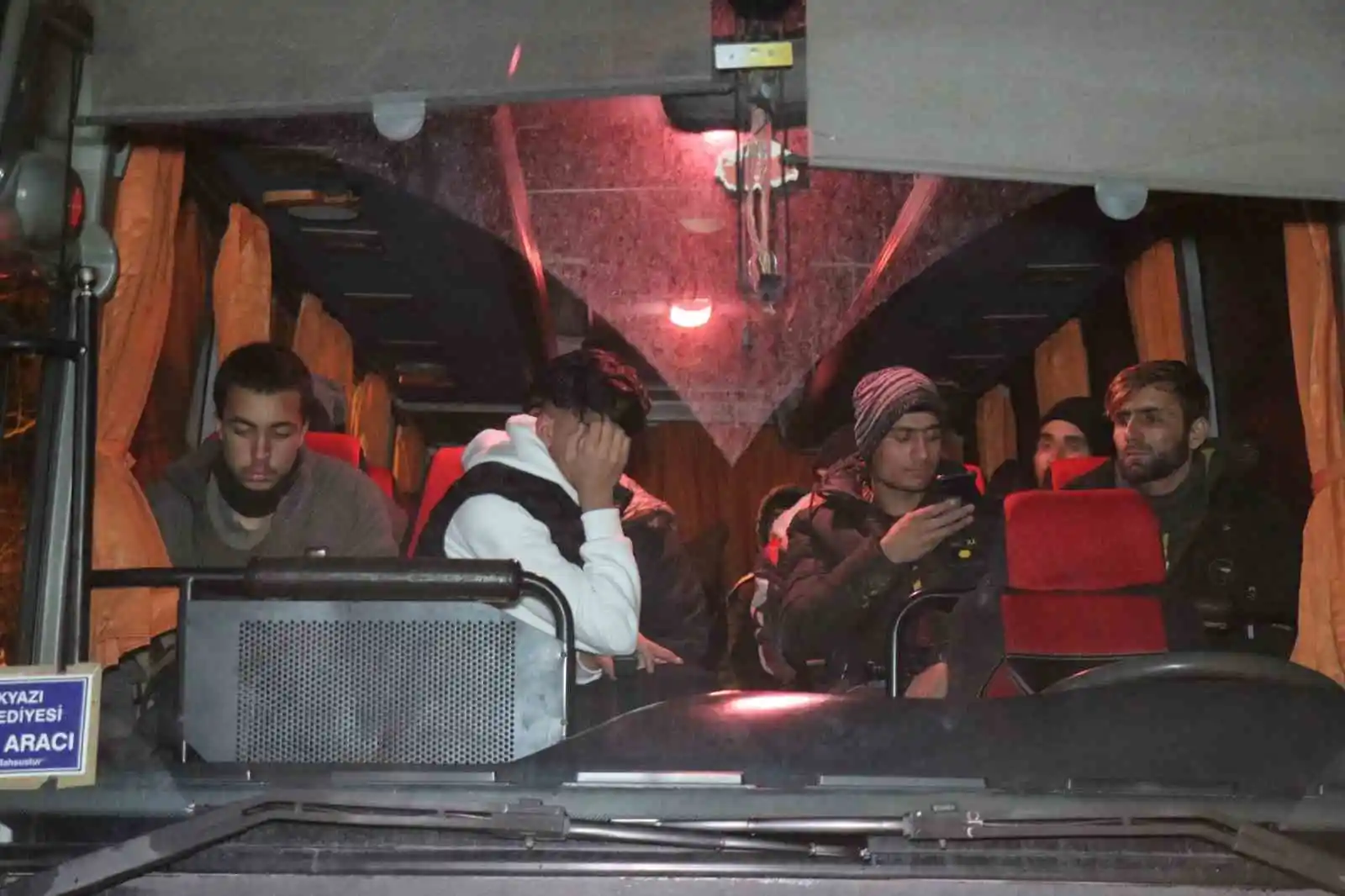 Film gibi olay: 200 yabancı uyruklu şahsı İstanbul diye Sakarya’ya getirdi
