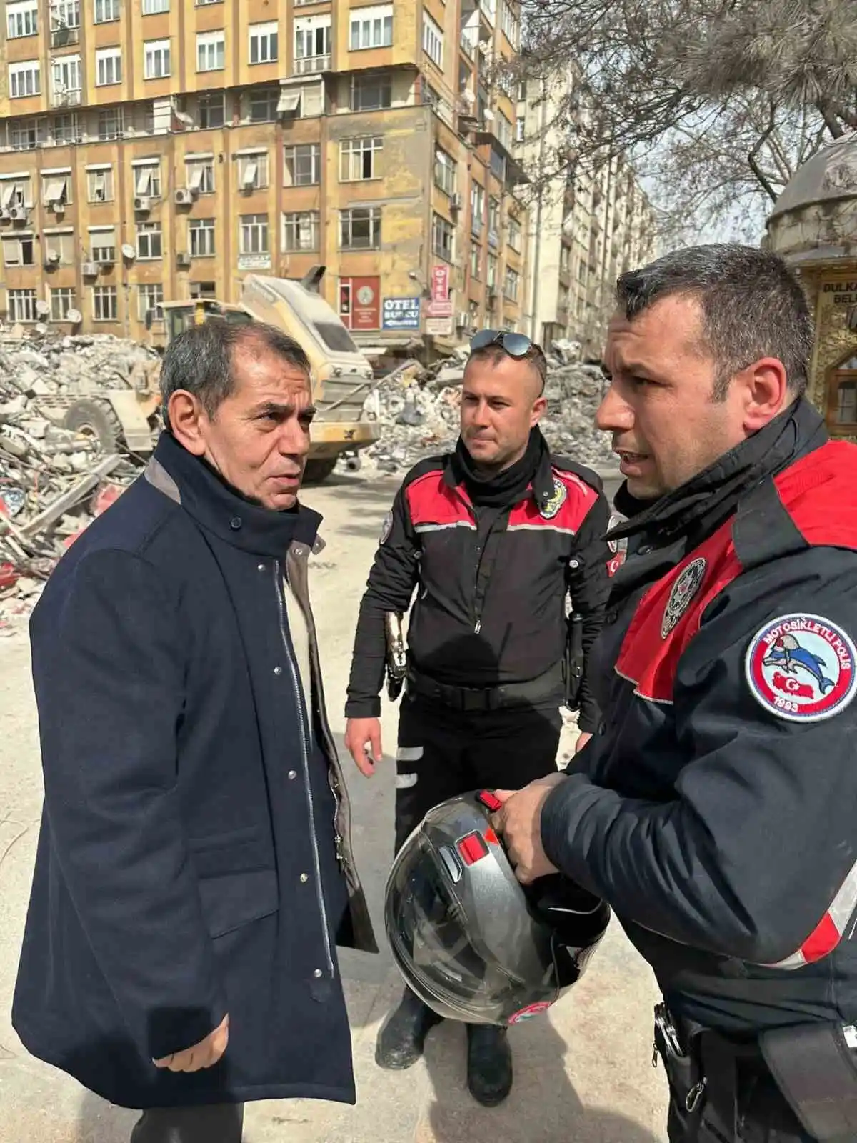Galatasaray Başkanı Özbek afet bölgelerini ziyaret etti
