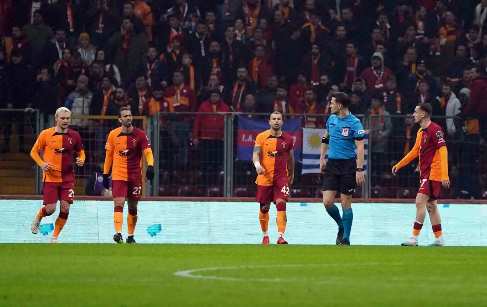 Galatasaray'da sınırdakiler kart görmedi