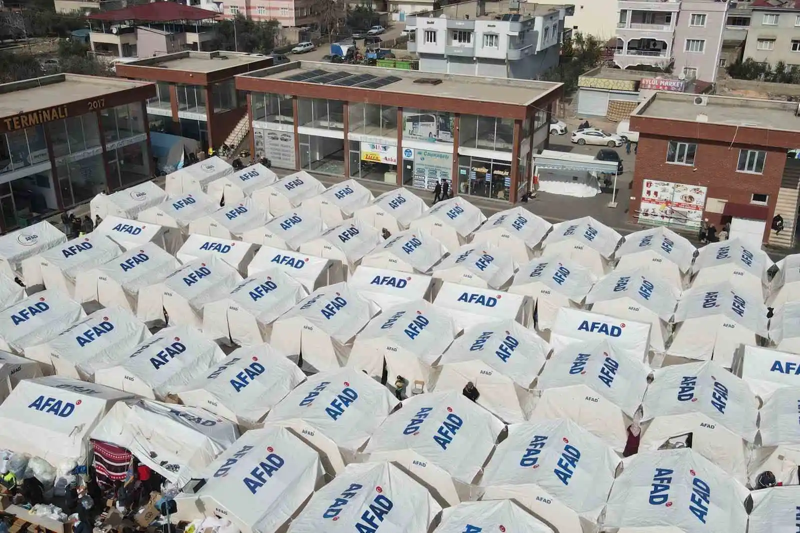 Gaziantep’te 80 bin vatandaşın geçici barınması için 11 noktada 17 bin 27 çadır kuruldu