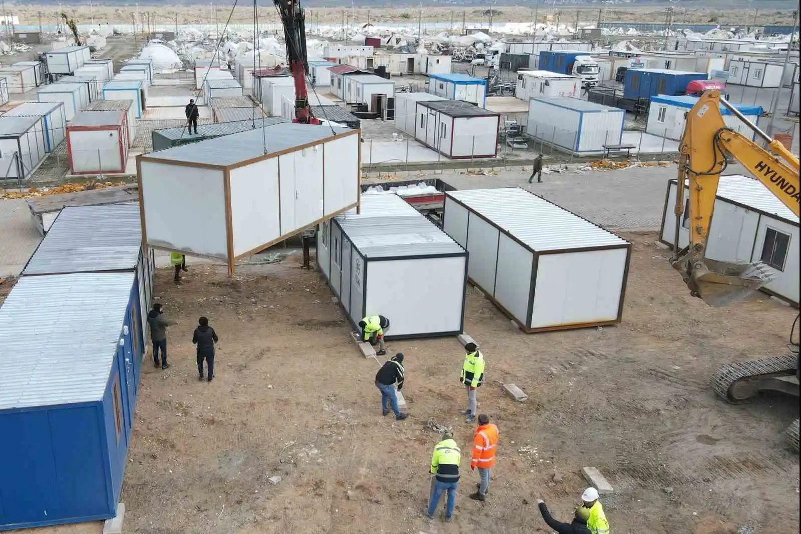 Gaziantep’te 80 bin vatandaşın geçici barınması için 11 noktada 17 bin 27 çadır kuruldu