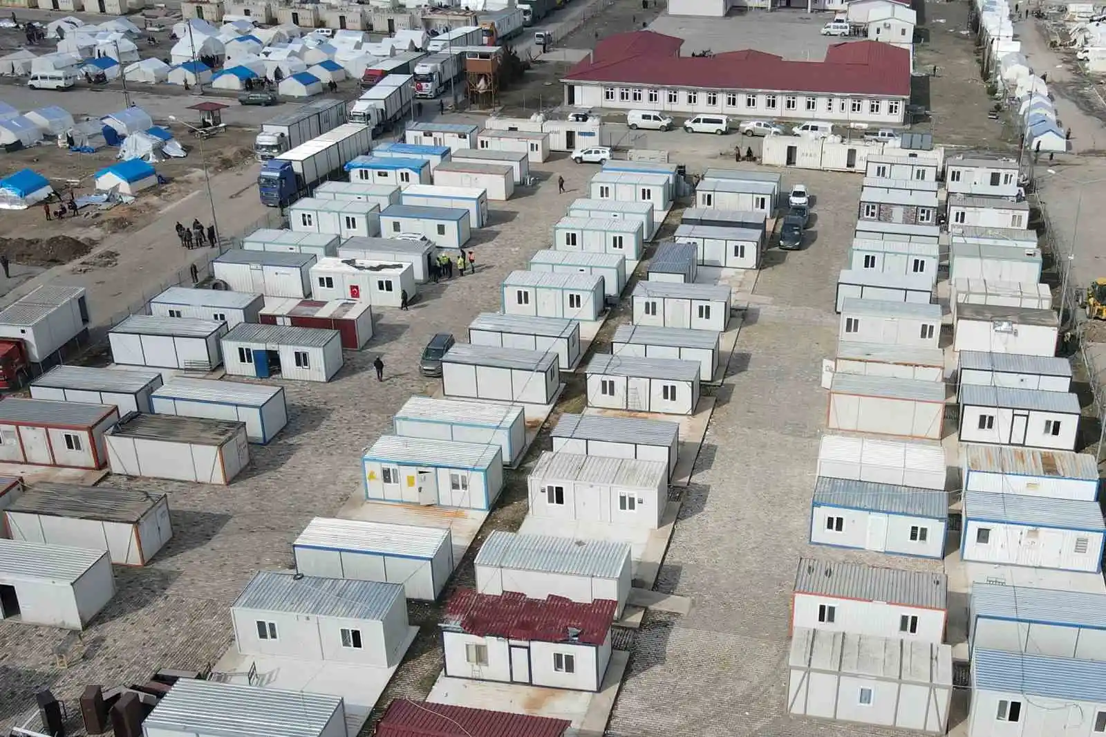 Gaziantep’te 80 bin vatandaşın geçici barınması için 11 noktada 17 bin 27 çadır kuruldu