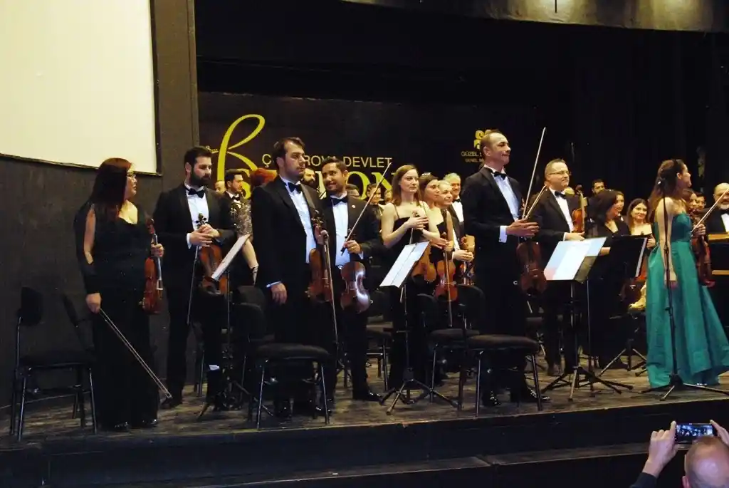 Genç virtüöz ÇDSO’da konser verdi
