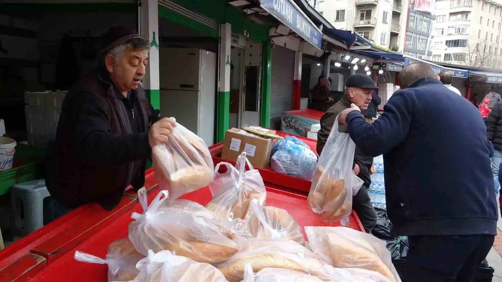 Giresunlu balıkçılar bu kez depremzedelere yardım için “Vira bismillah” dedi