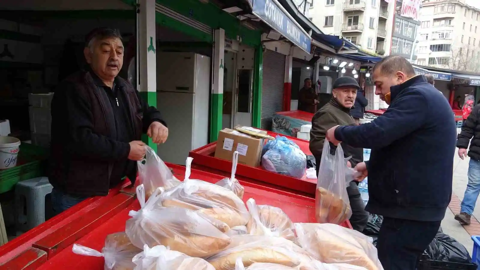 Giresunlu balıkçılar bu kez depremzedelere yardım için “Vira bismillah” dedi