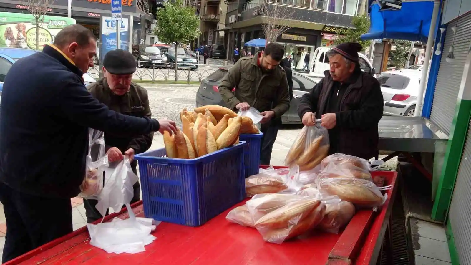 Giresunlu balıkçılar bu kez depremzedelere yardım için “Vira bismillah” dedi