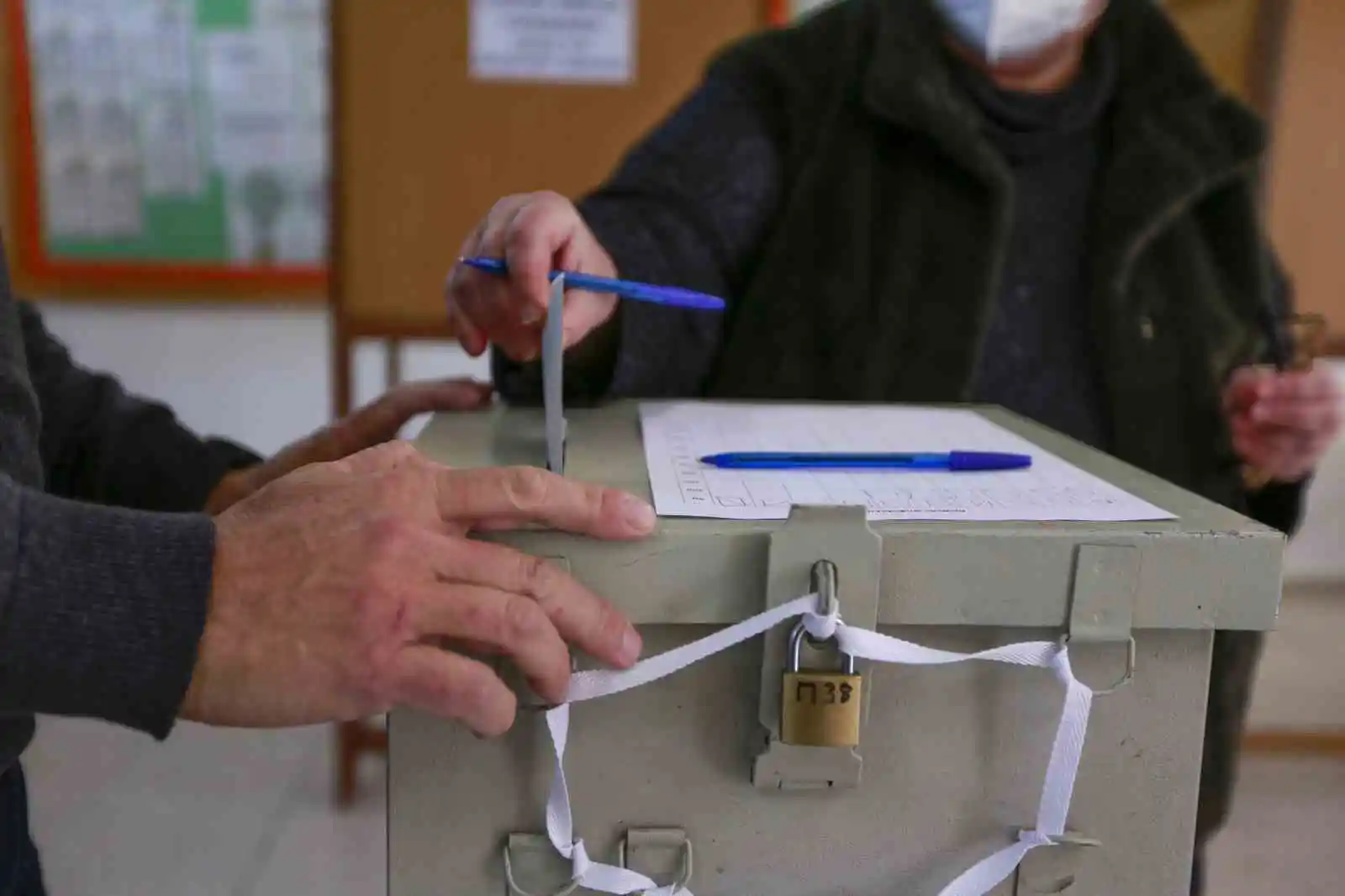 GKRY’de liderlik seçimini eski Dışişleri Bakanı Christodoulides kazandı
