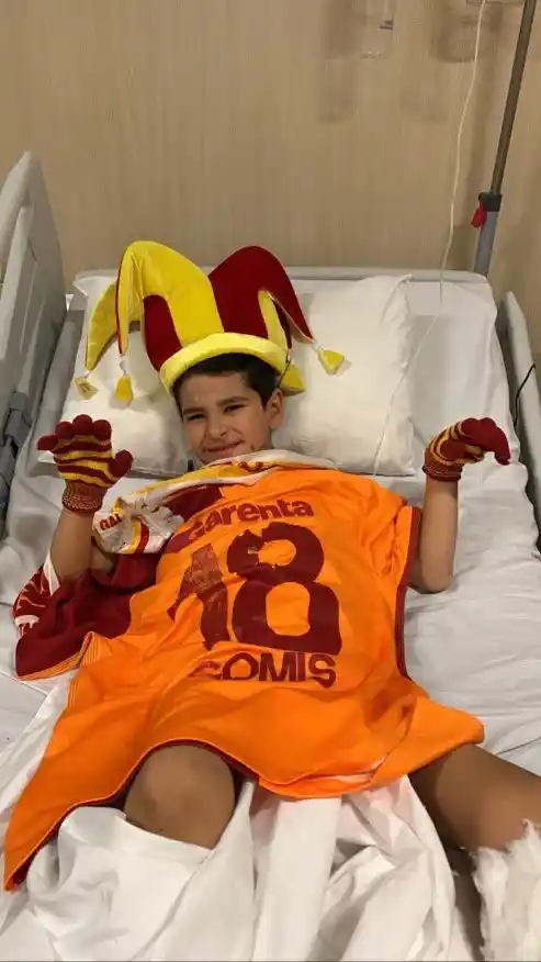 Gomis'ten minik Ege'ye destek mesajı