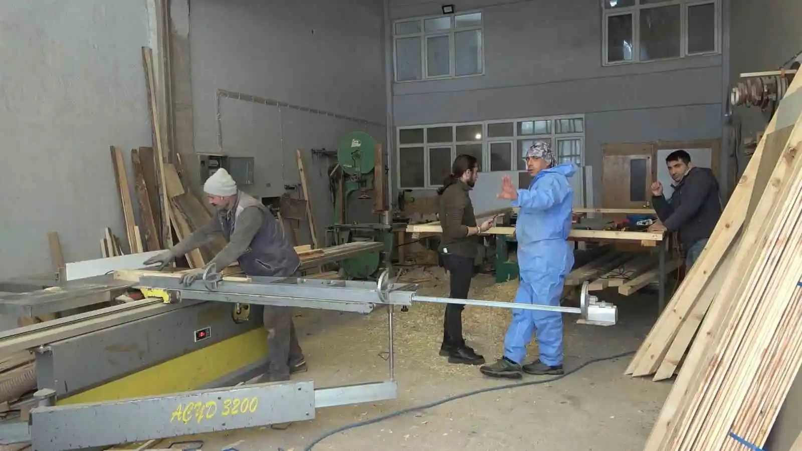 Gümüşhane’de üretilen ahşap prefabrik evler deprem bölgesine gönderilecek