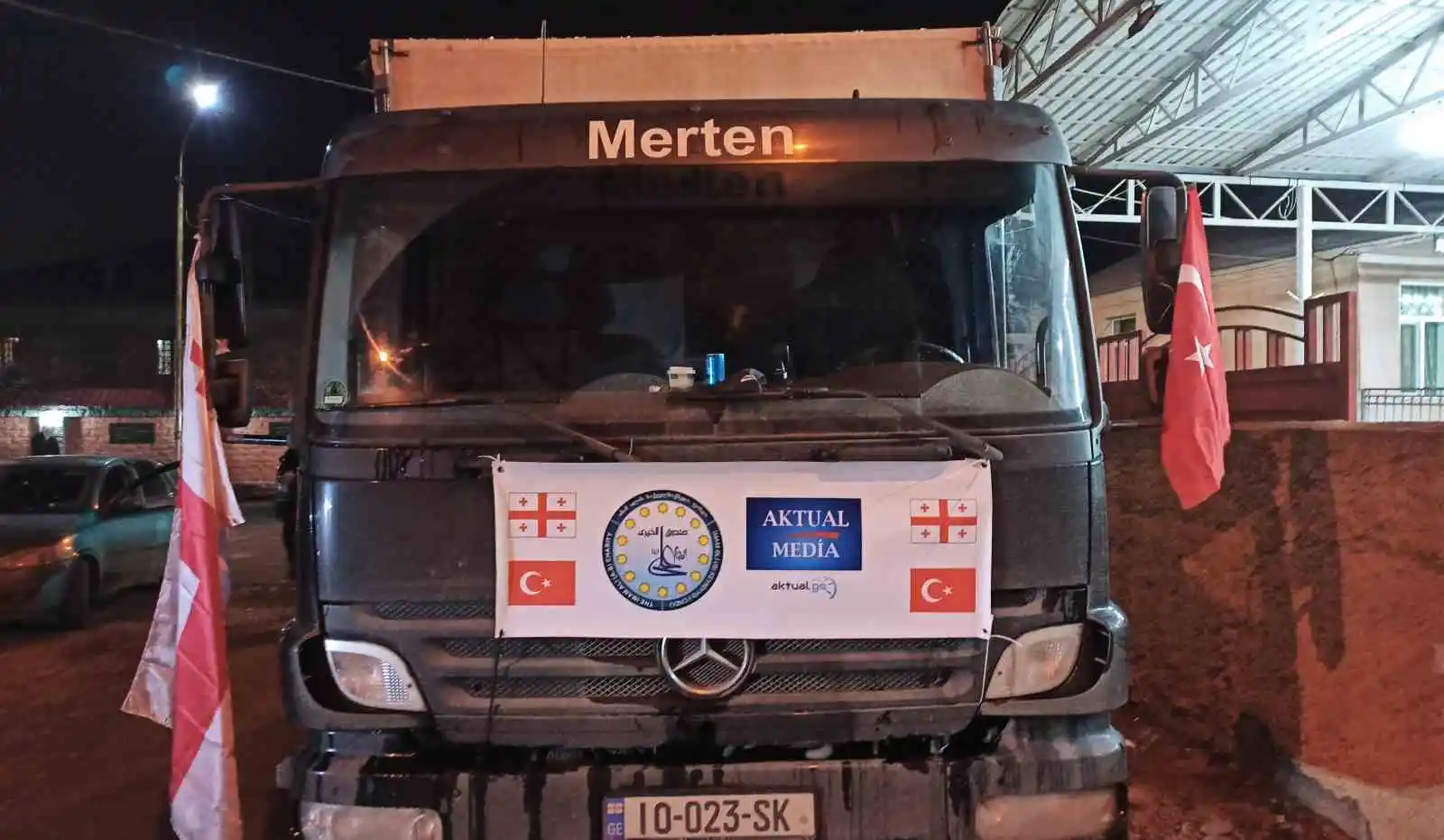 Gürcistan'dan Türkiye'ye insani yardım tırı yola çıktı