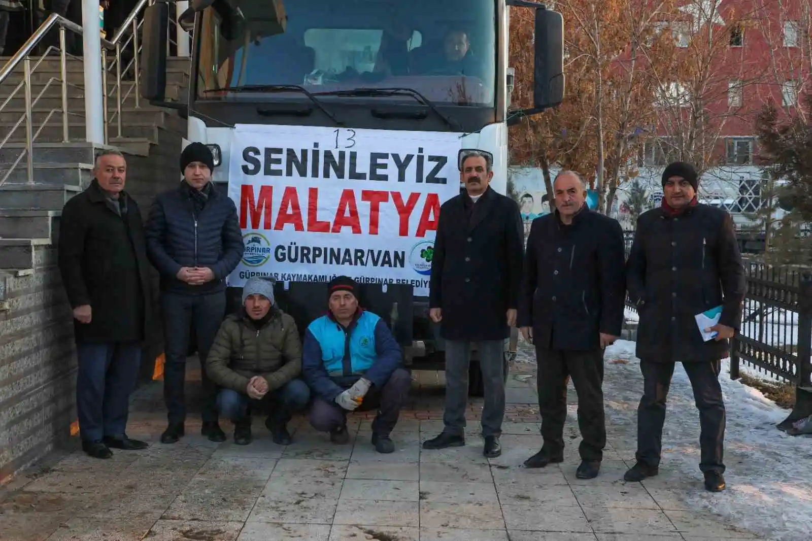 Gürpınar depremzedeler için seferber olmaya devam ediyor
