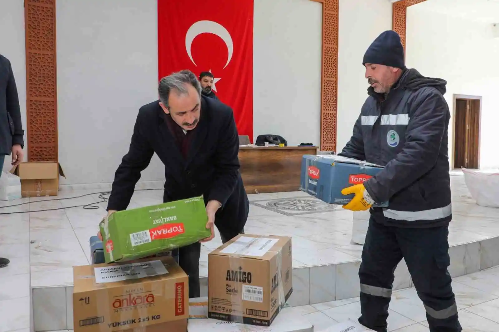 Gürpınar depremzedeler için seferber olmaya devam ediyor