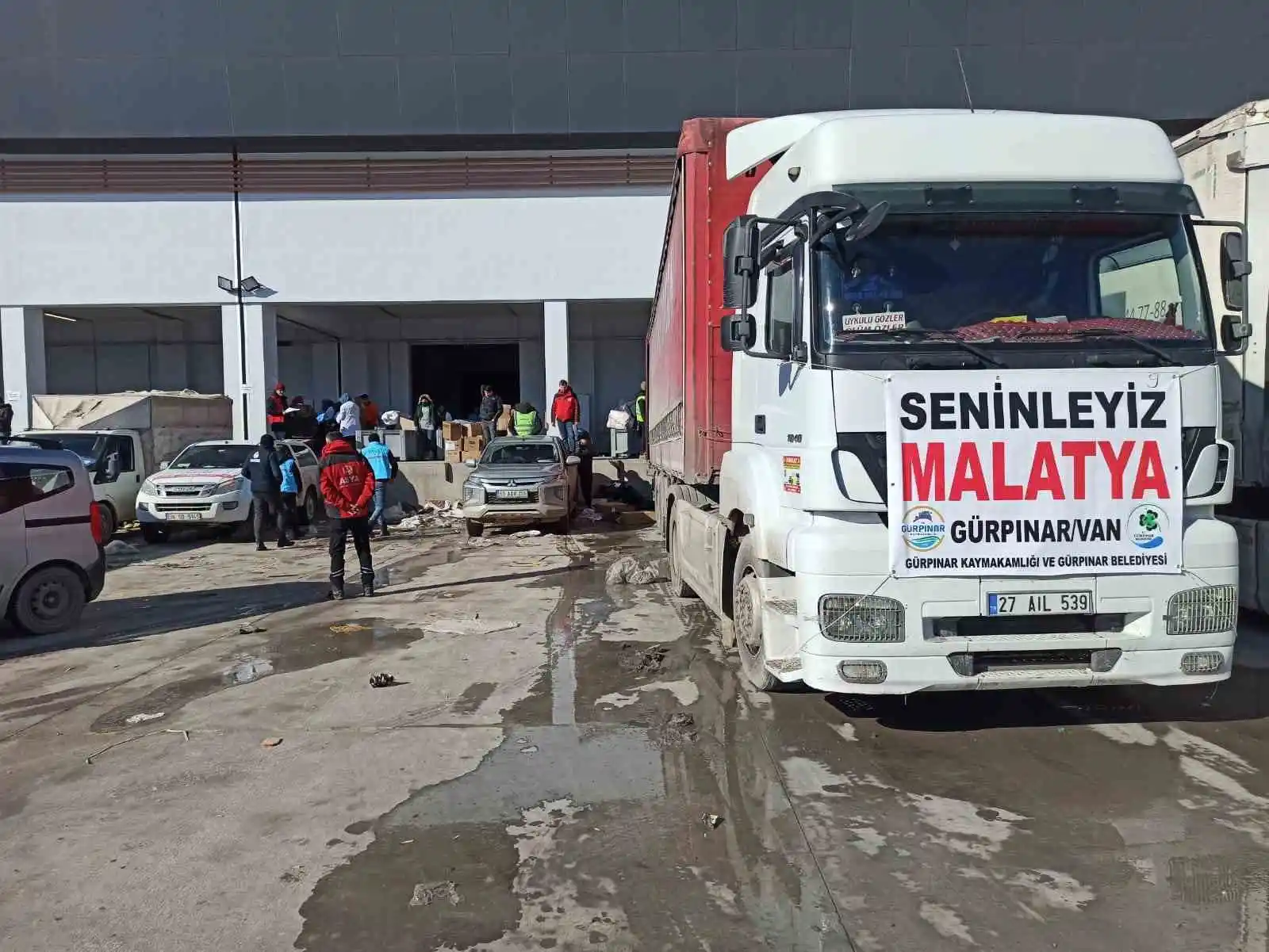 Gürpınar depremzedeler için seferber olmaya devam ediyor