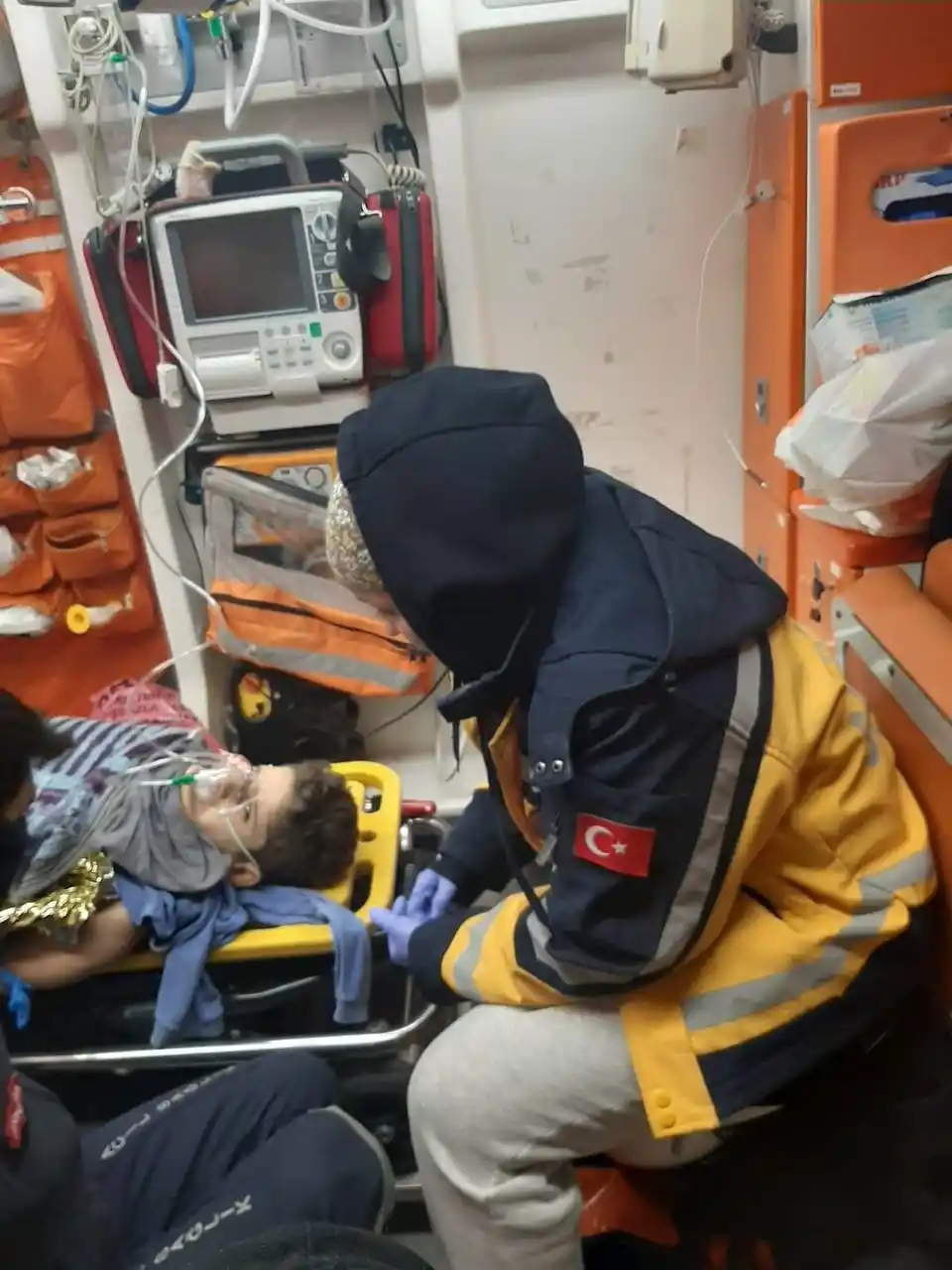 Hatay’da 10 yaşındaki Osman depremin 260’ıncı saatinde enkazdan sağ olarak kurtarıldı