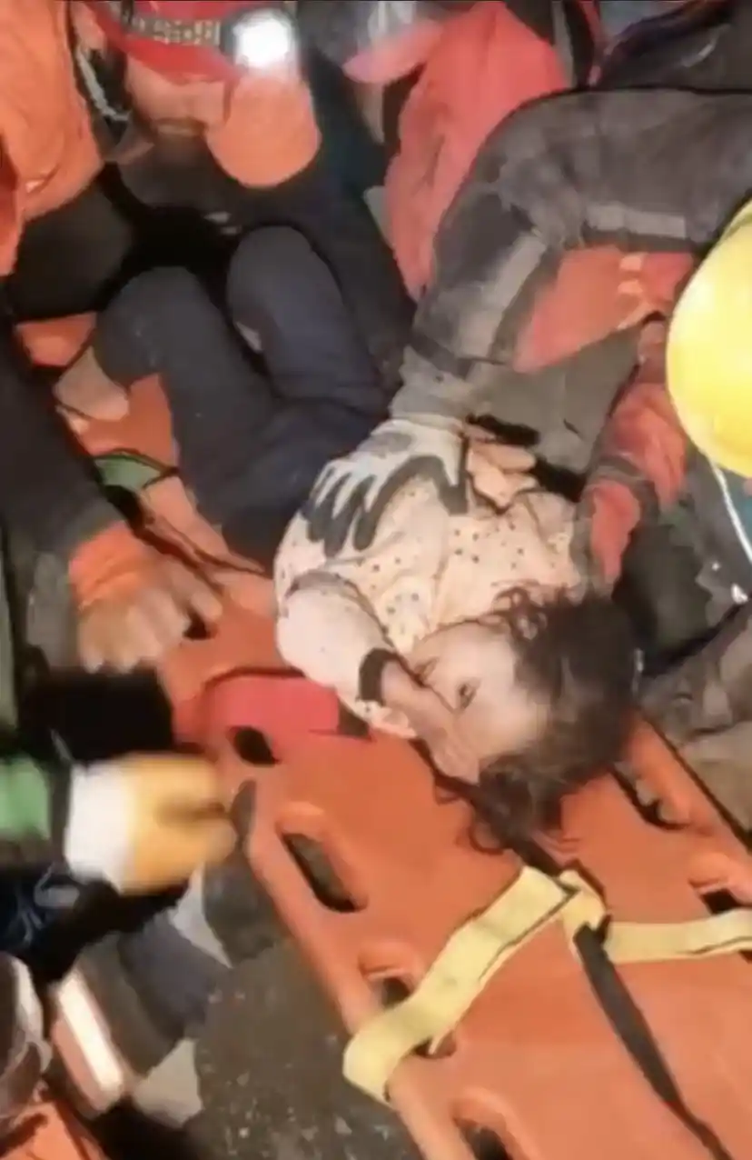 Hatay’da 141. saatte anne ve 5 yaşındaki kızı enkazdan çıkartıldı