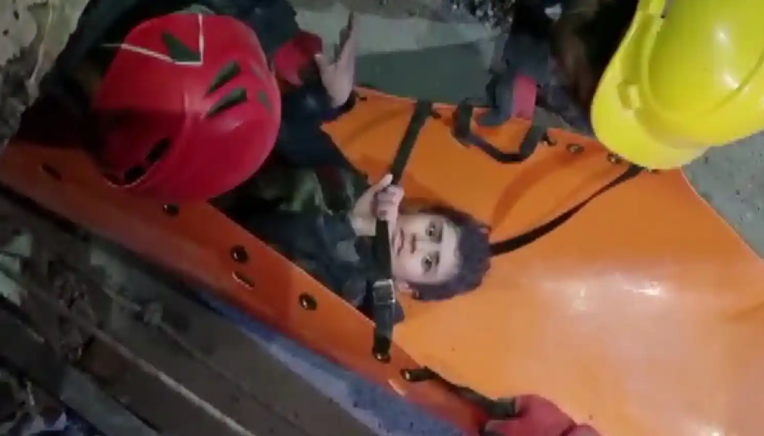 Hatay’da 8 yaşındaki Ali 87 saat sonra enkazdan sağ çıkarıldı