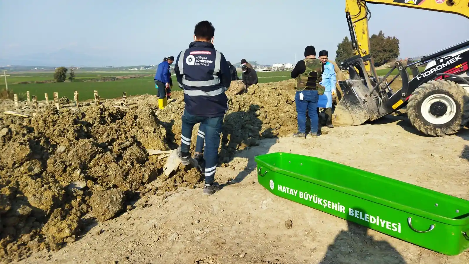 Hatay'da cenazeler defnediliyor