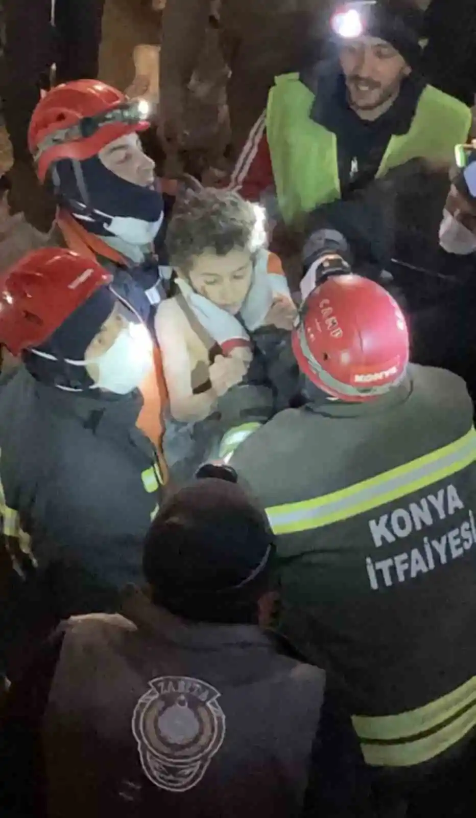 Hatay'da enkaz altındaki 7 yaşındaki Mustafa 163 saat sonra kurtarıldı
