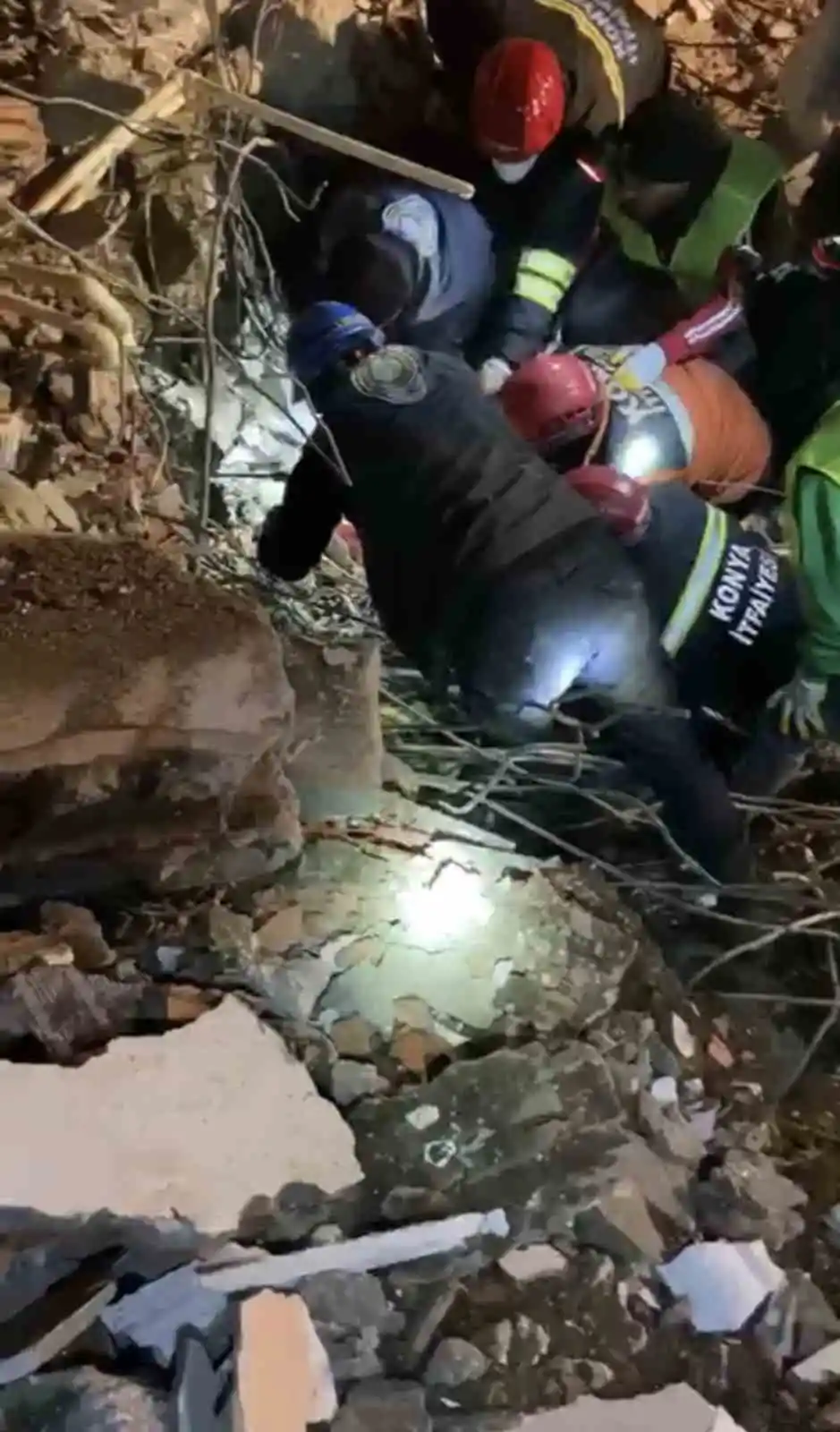 Hatay’da enkaz altındaki 7 yaşındaki Mustafa 163 saat sonra kurtarıldı