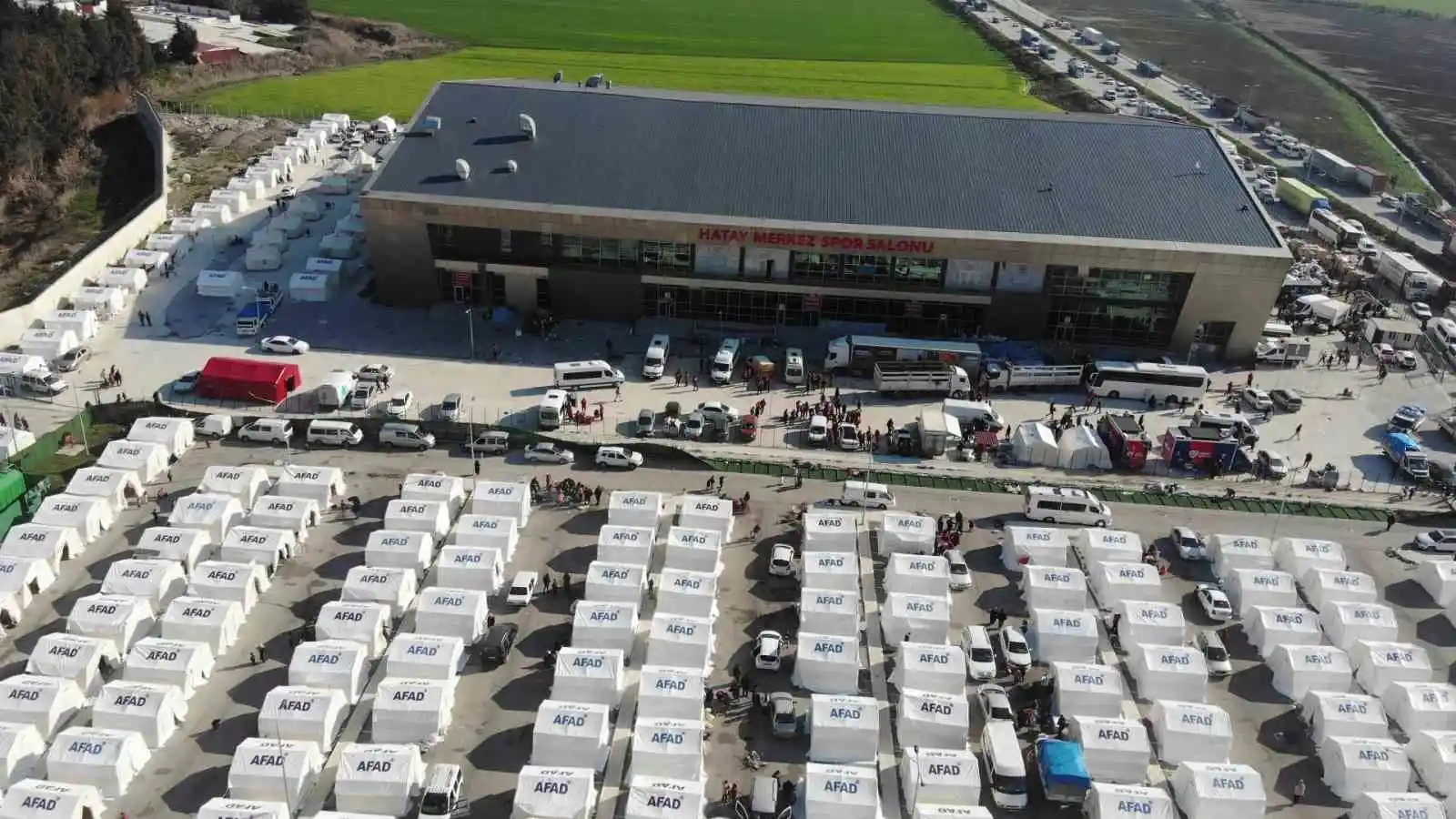 Hatay’da kurulan çadır kent ve yardım merkezi havadan görüntülendi
