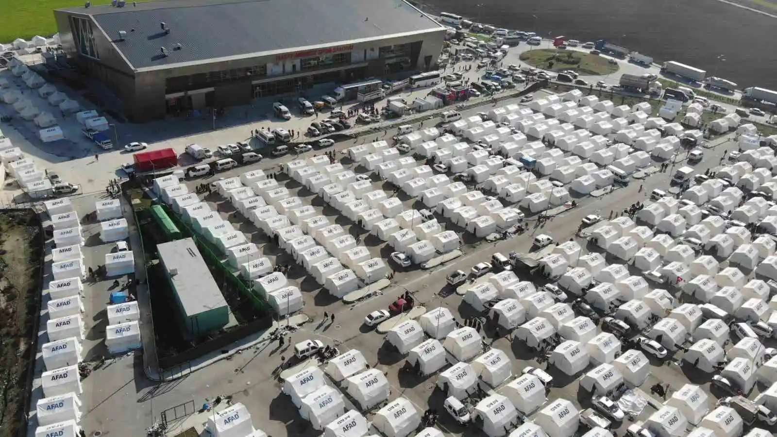 Hatay’da kurulan çadır kent ve yardım merkezi havadan görüntülendi