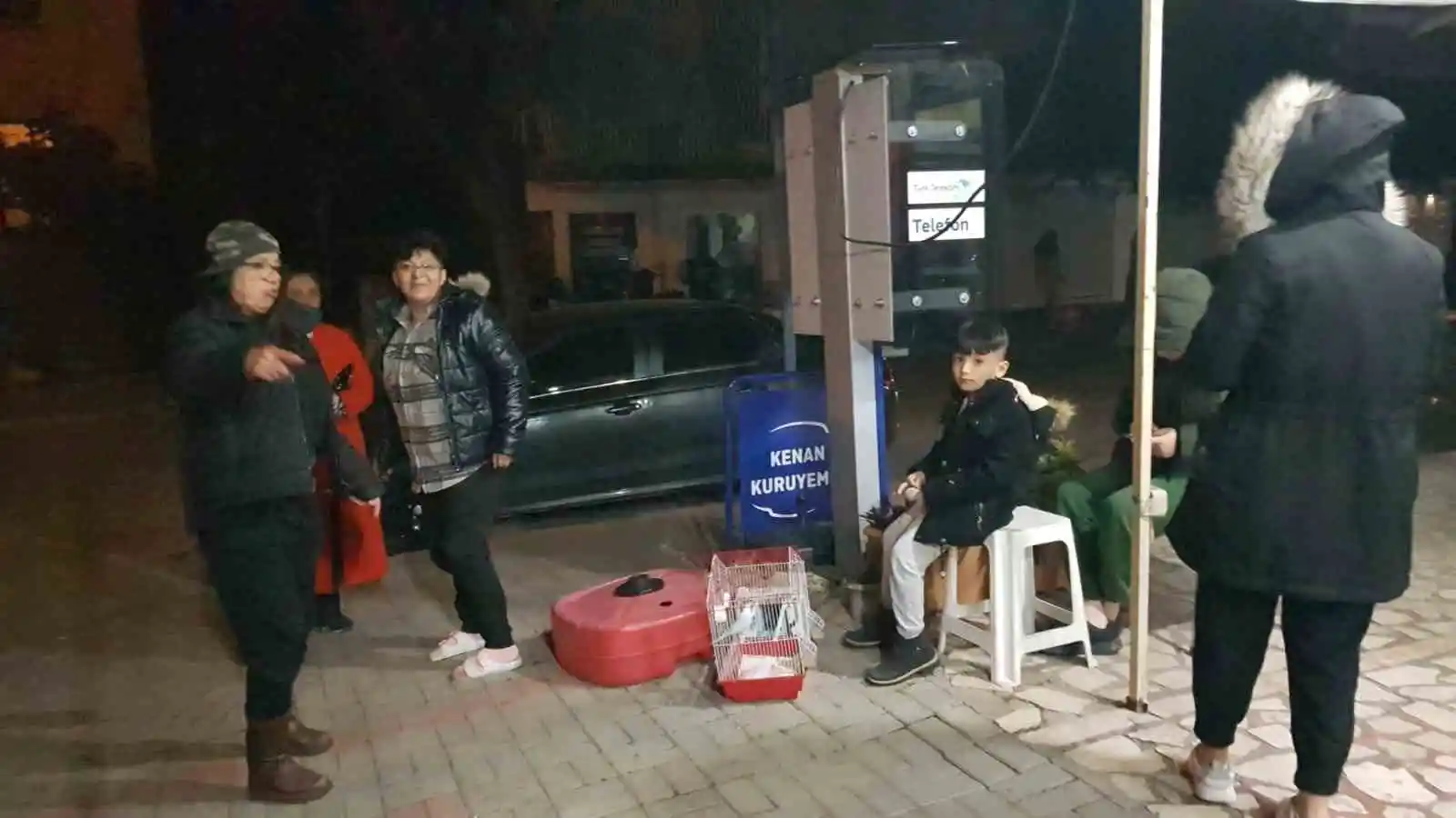 Hatay merkezli iki deprem Alanya’yı da sokağa döktü