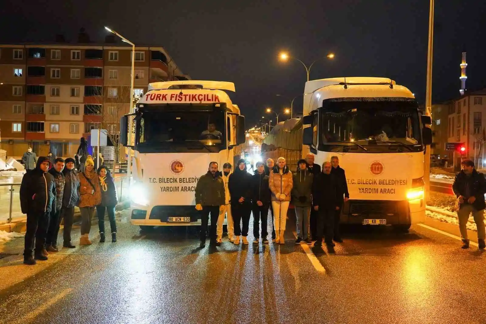 Hazırlanan 3 tır yardım malzemesi deprem bölgesine gönderildi