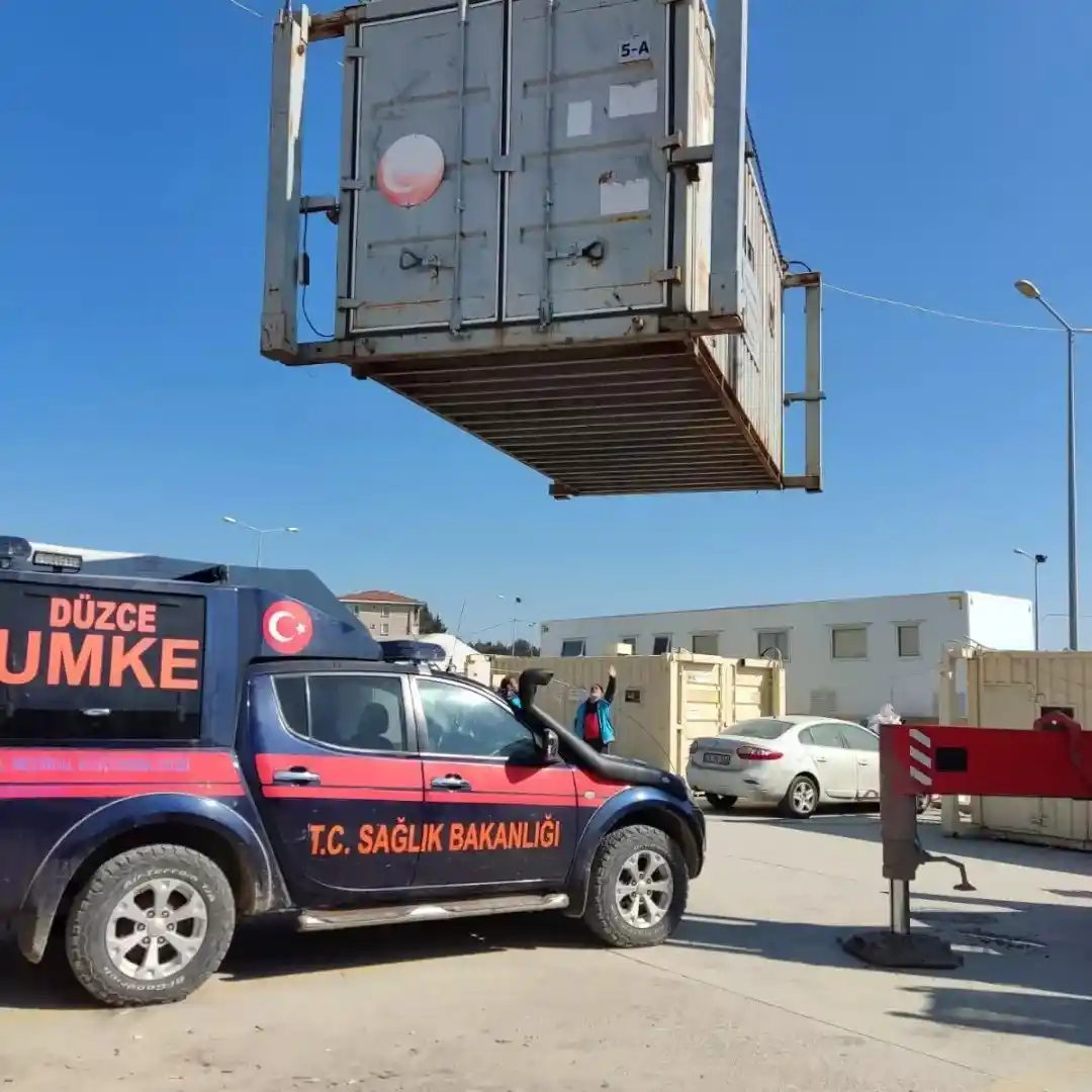 Hem sağlık hizmeti veriyorlar hem de yaşam alanı oluşturuyorlar