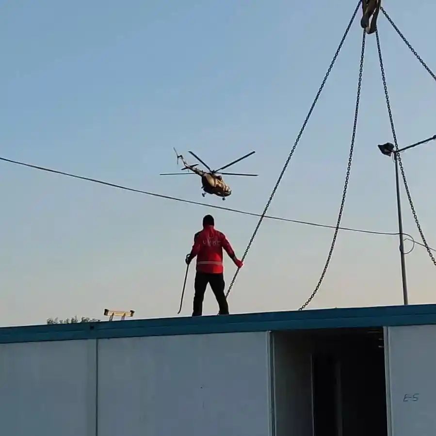 Hem sağlık hizmeti veriyorlar hem de yaşam alanı oluşturuyorlar