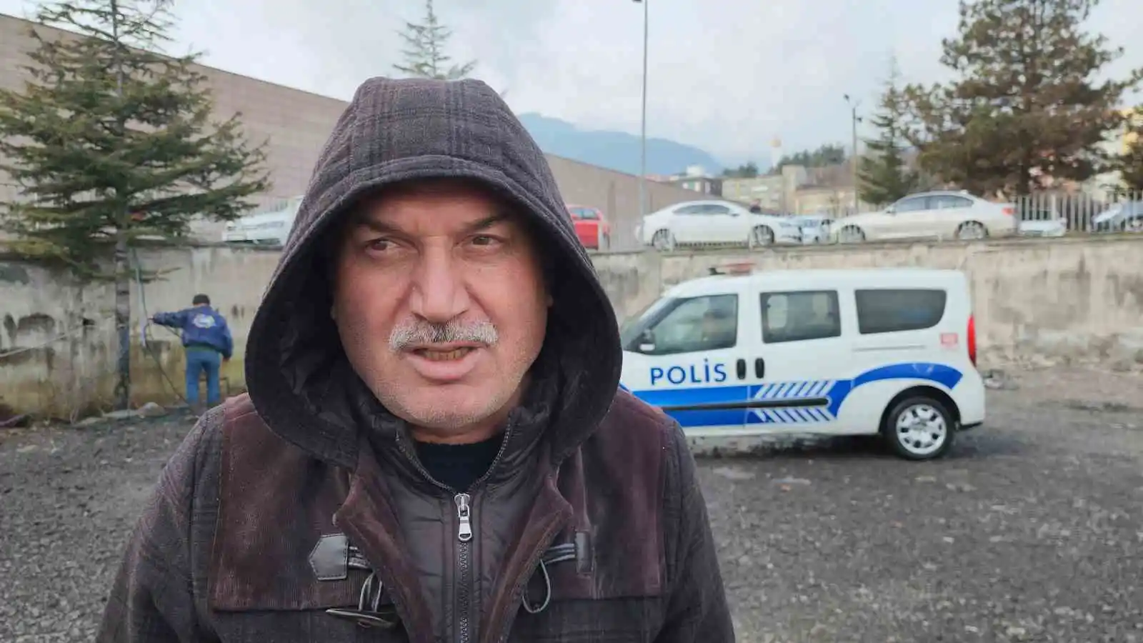 Hırsızlar engelli öğrencilerin araçlarına binmesini sağlayan demir rampayı çaldı
