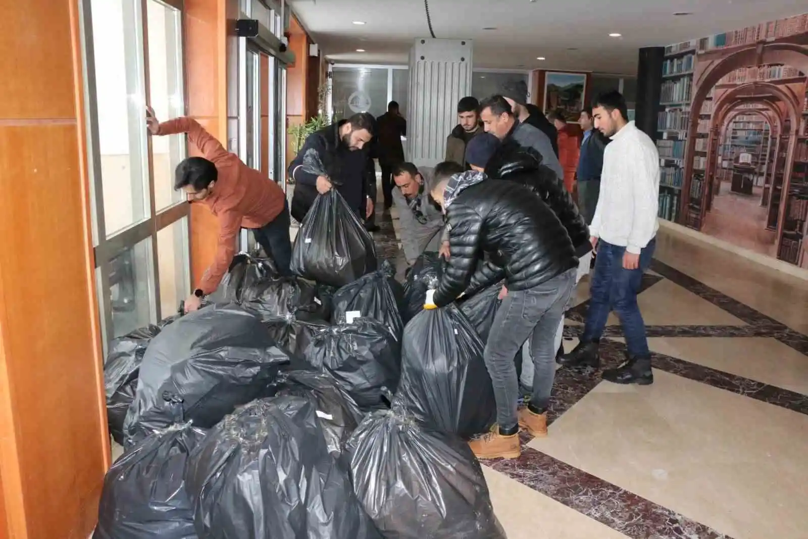 Hizan'dan deprem bölgesine yardım eli