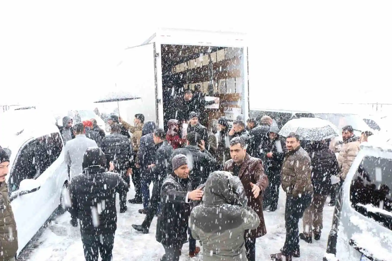 Hizan’dan deprem bölgesine yardım eli