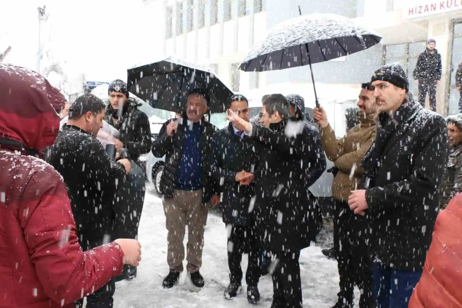 Hizan’dan deprem bölgesine yardım eli