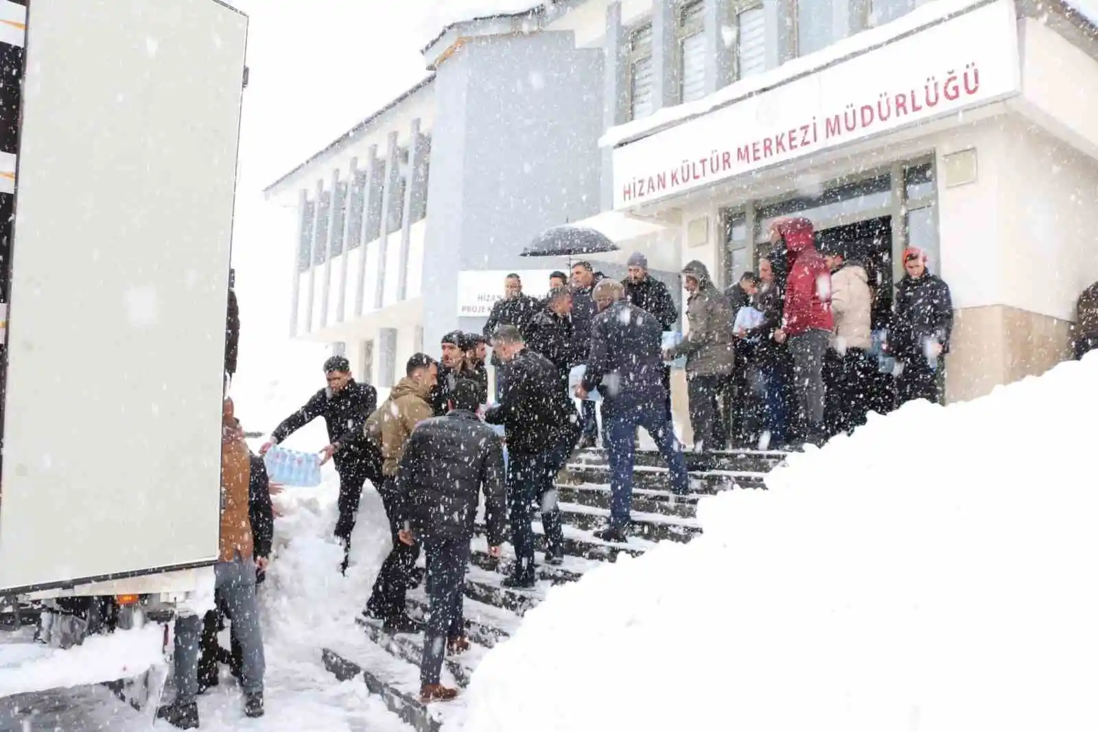 Hizan’dan deprem bölgesine yardım eli