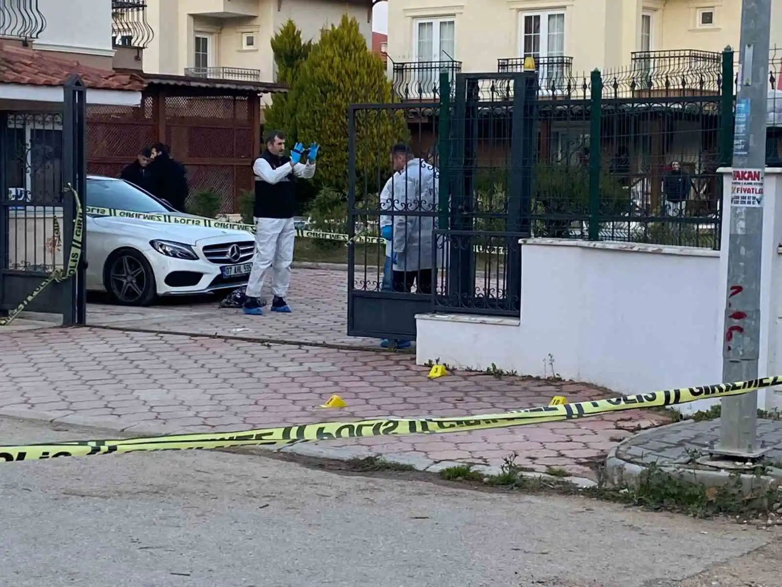 Husumetli olduğu aileyi kurşun yağmuruna tuttu: 1 ölü, 4 yaralı