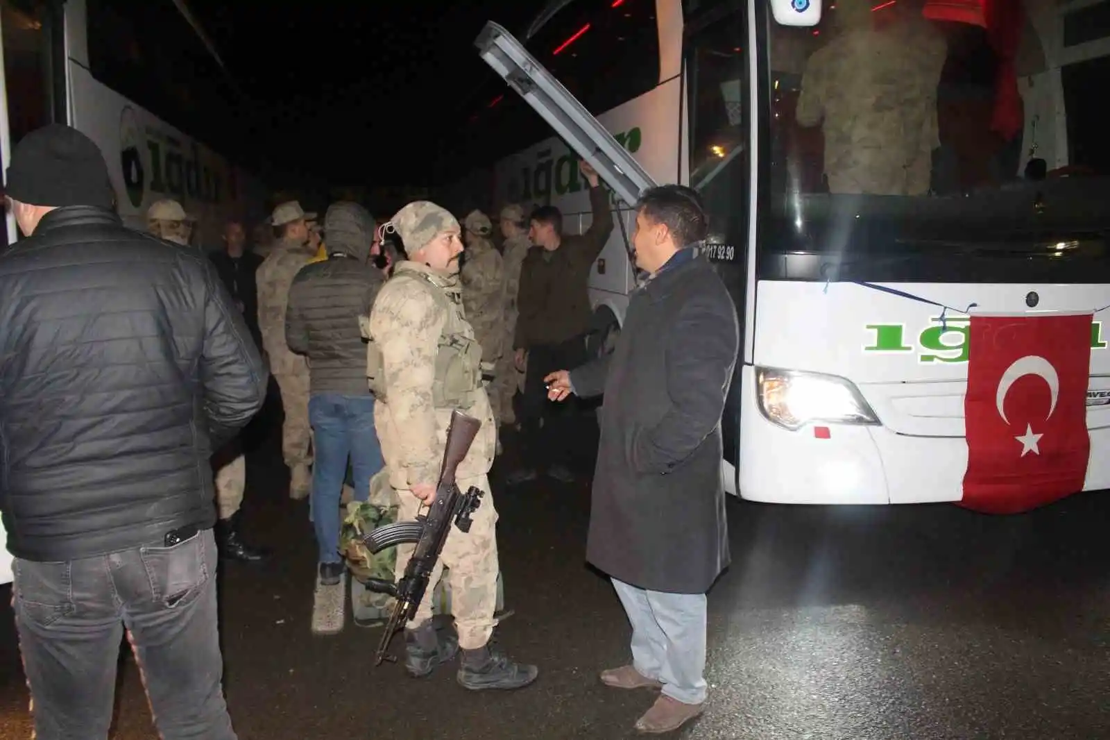 Iğdır’dan 150 güvenlik korucusu ve 12 astsubay deprem bölgesine gitti