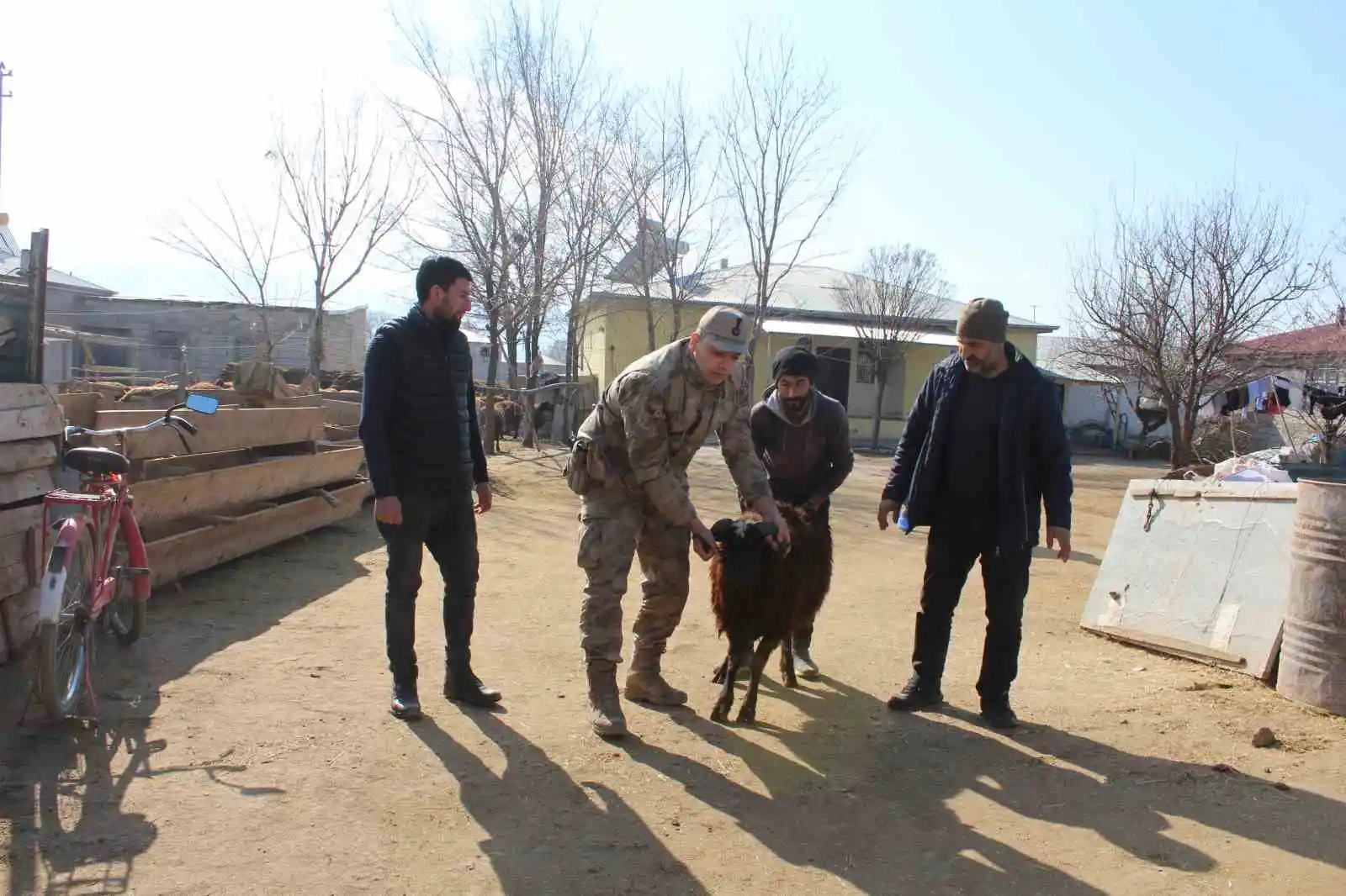 Iğdır’dan deprem bölgesine kavurma için hayvan desteği