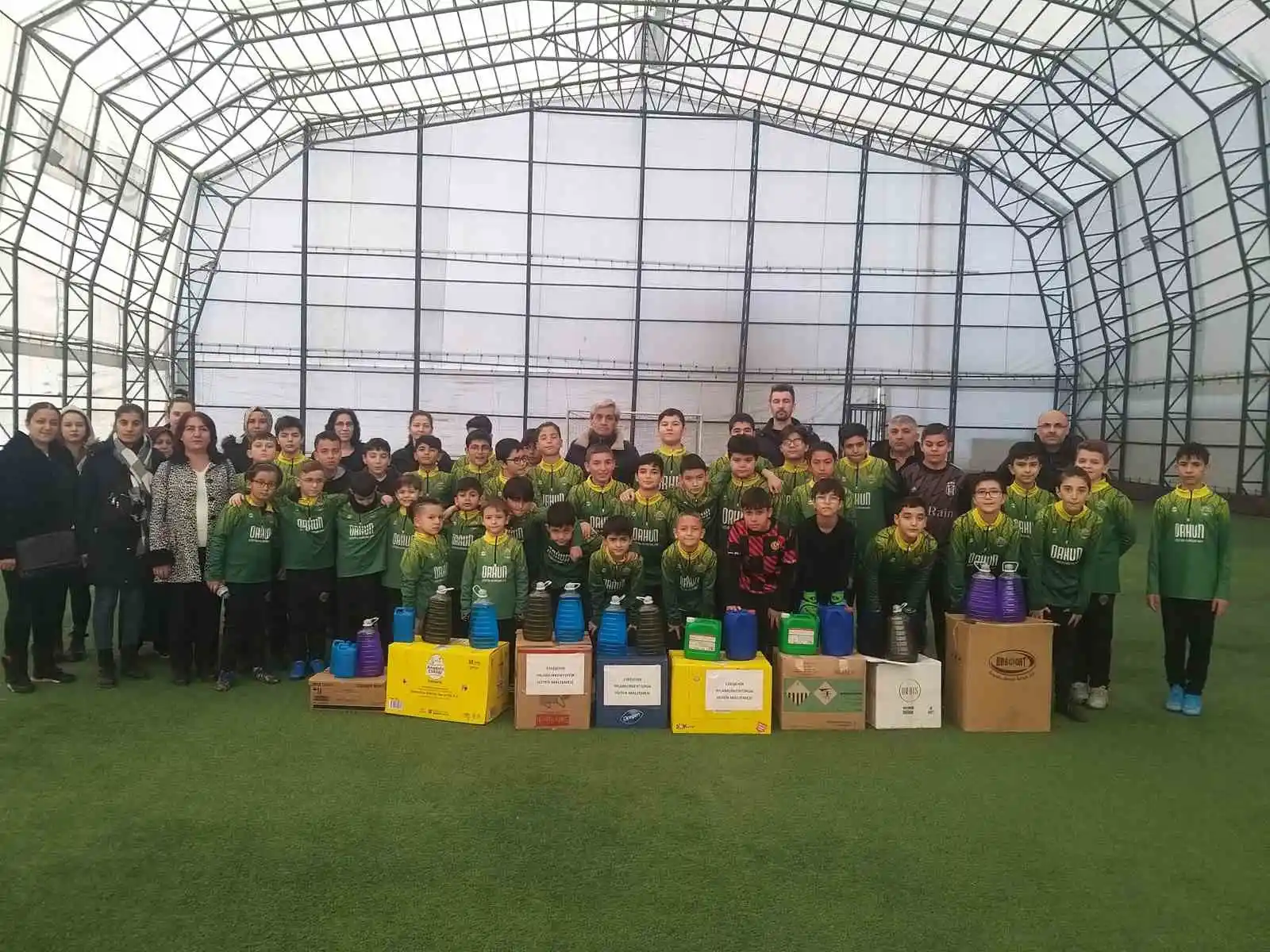 Ihlamurkentspor’dan deprem bölgesine hijyen malzemesi yardımı