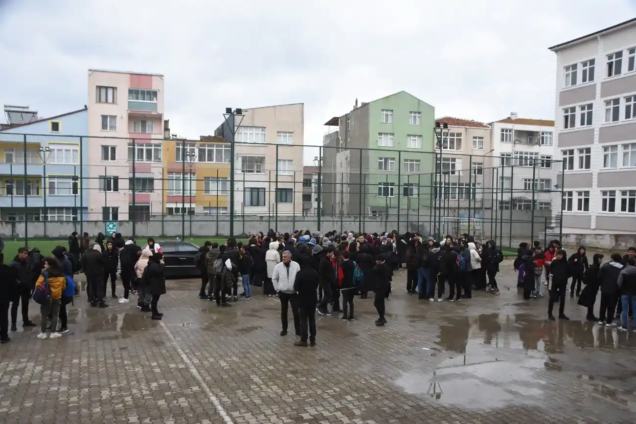 İkinci büyük deprem Sinop’ta da hissedildi, vatandaşlar sokağa döküldü