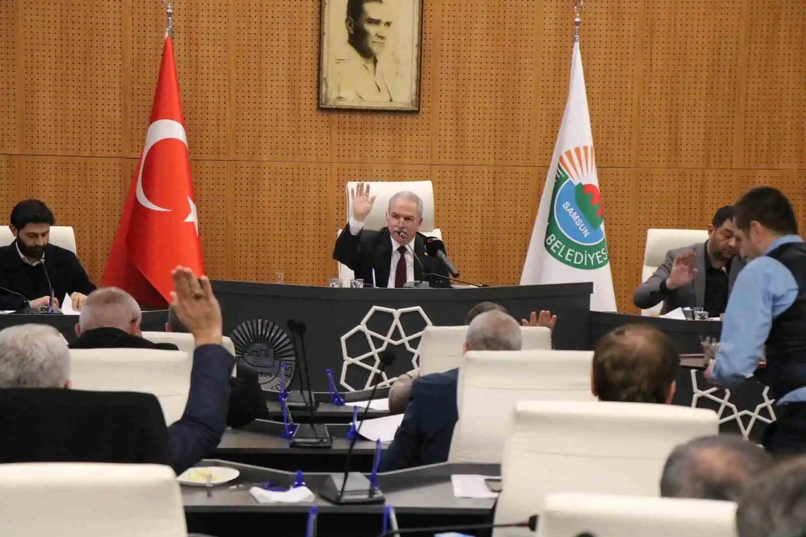 İlkadım meclisinden kredilere ‘onay’, arsa satışına ‘ret’
